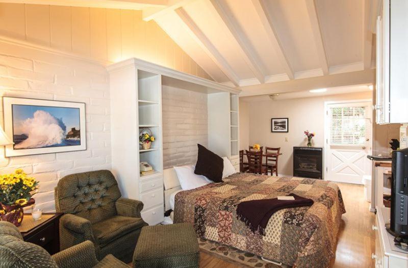 Pine Acres Lodge แปซิฟิกโกรฟ ภายนอก รูปภาพ