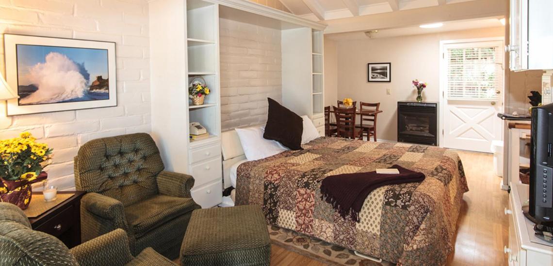 Pine Acres Lodge แปซิฟิกโกรฟ ภายนอก รูปภาพ